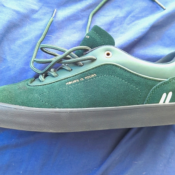 Hours is yours shoe, 8 and 1/2,            dark alligator green - Picture 1 of 3